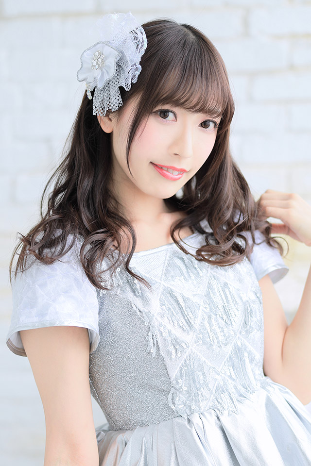 青山玲奈